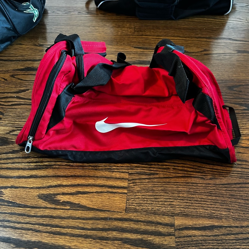 Nike duffel bag - like new